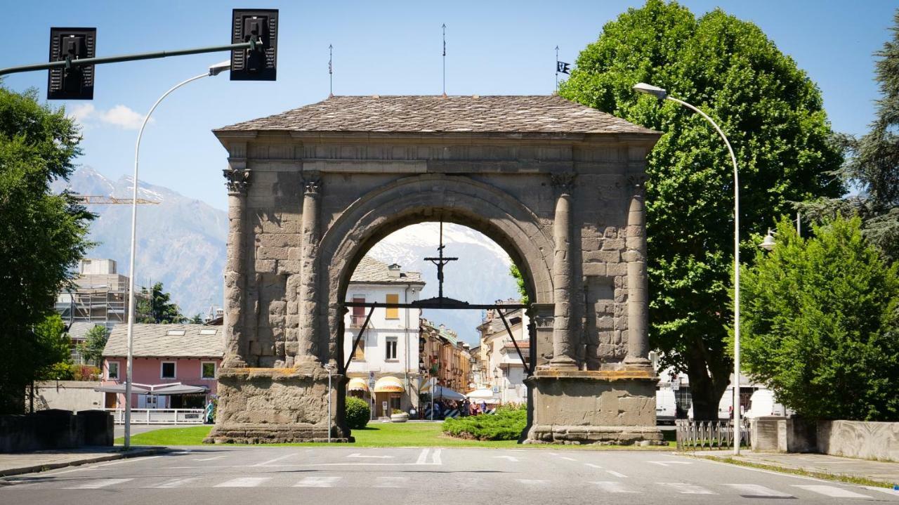 Nuovo Appartamento In Centro Con Posto Auto Incluso Aosta Ngoại thất bức ảnh